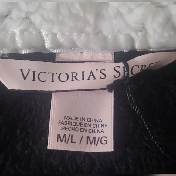 Victoria's Secret NWT Size M/L Black Robe - Picture 2 of 9